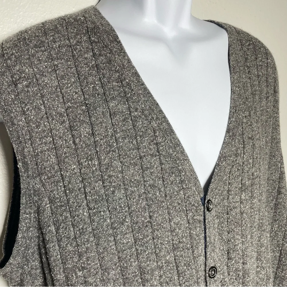 Joseph A. Bank Wool & Silk Sweater Vest Size XL 22” across chest Gray
